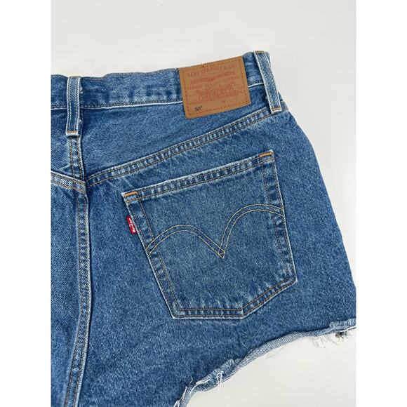 Levi's 501 Original high-rise distressed denim shorts - Picture 6 of 9